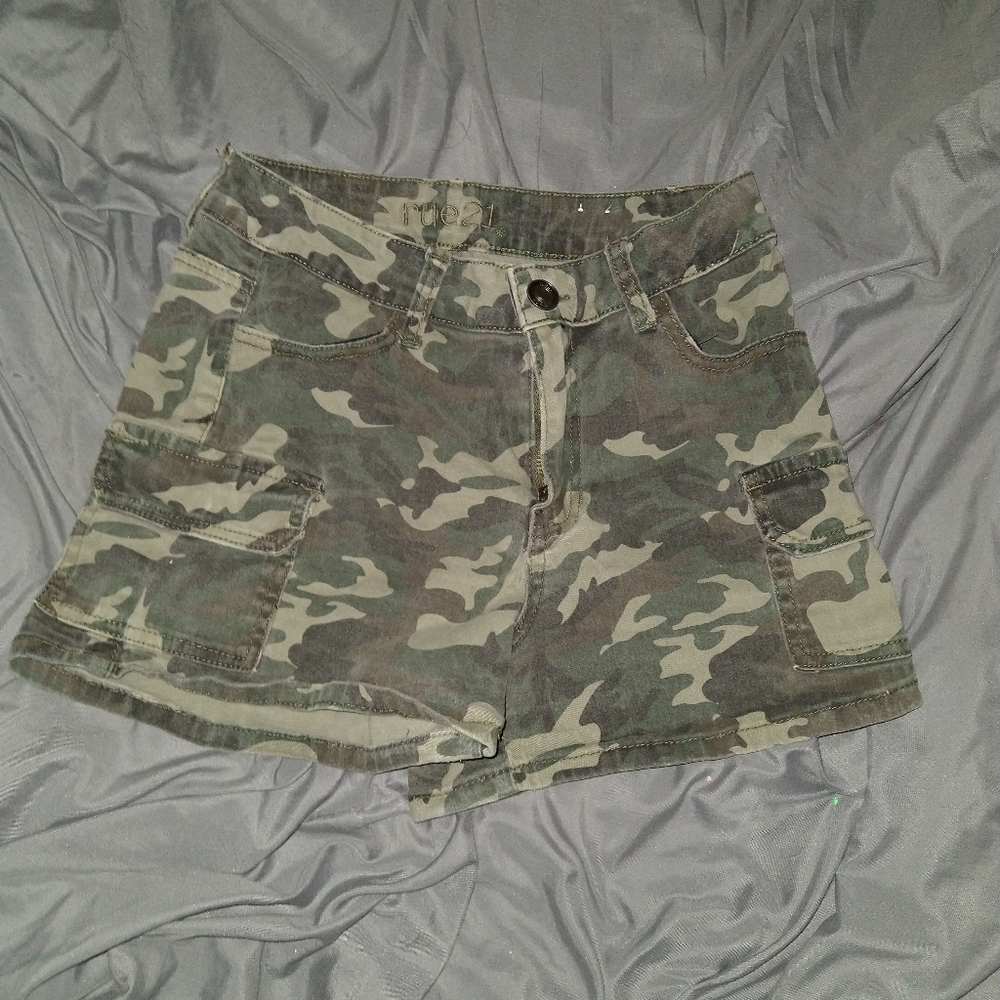 Rue 21 Cameo Shorts Sz. 8 EUC